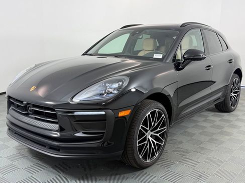 Certified 2025 Porsche Macan Base image 1