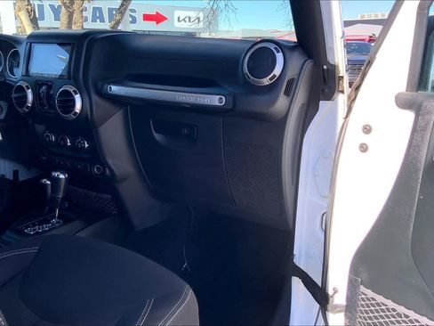 Used 2018 Jeep Wrangler Unlimited Sahara image 18