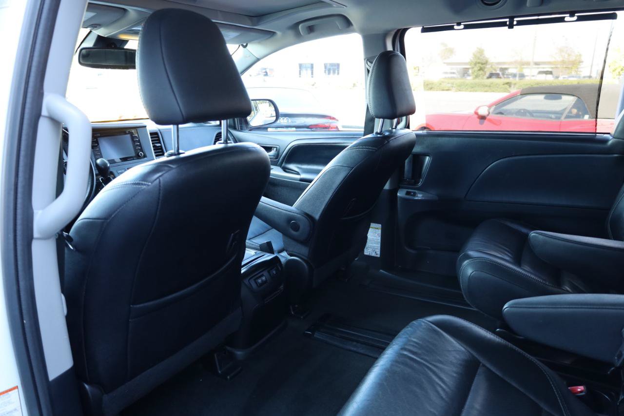 Used 2018 Toyota Sienna SE w/ SE Preferred Package FWD image 13