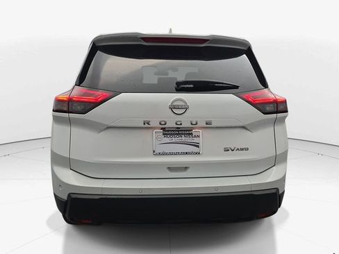 Used 2024 Nissan Rogue SV AWD/4WD image 9