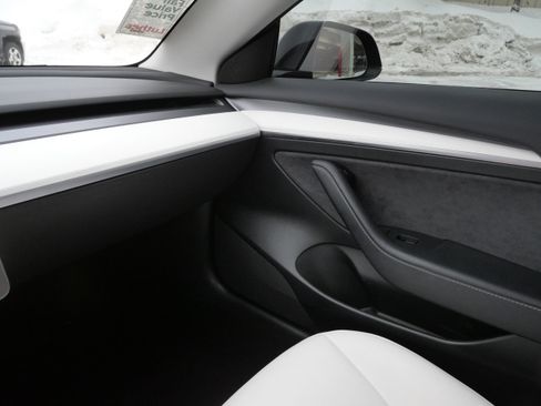 Used 2023 Tesla Model 3 Performance image 22