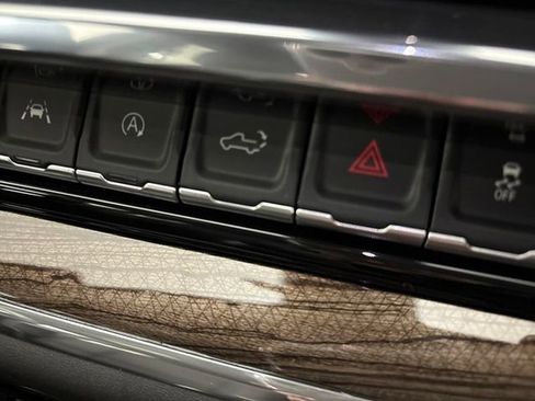 Used 2025 Chevrolet Silverado 1500 LT image 30