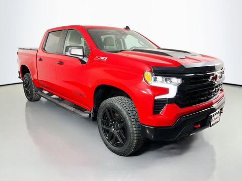 Used 2024 Chevrolet Silverado 1500 LT Trail Boss w/ Convenience Package II AWD/4WD image 4