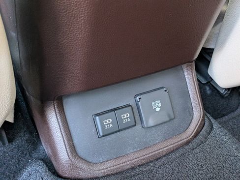 Used 2021 Toyota Highlander Platinum FWD image 16
