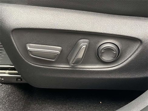 Used 2025 Toyota Grand Highlander XLE image 17