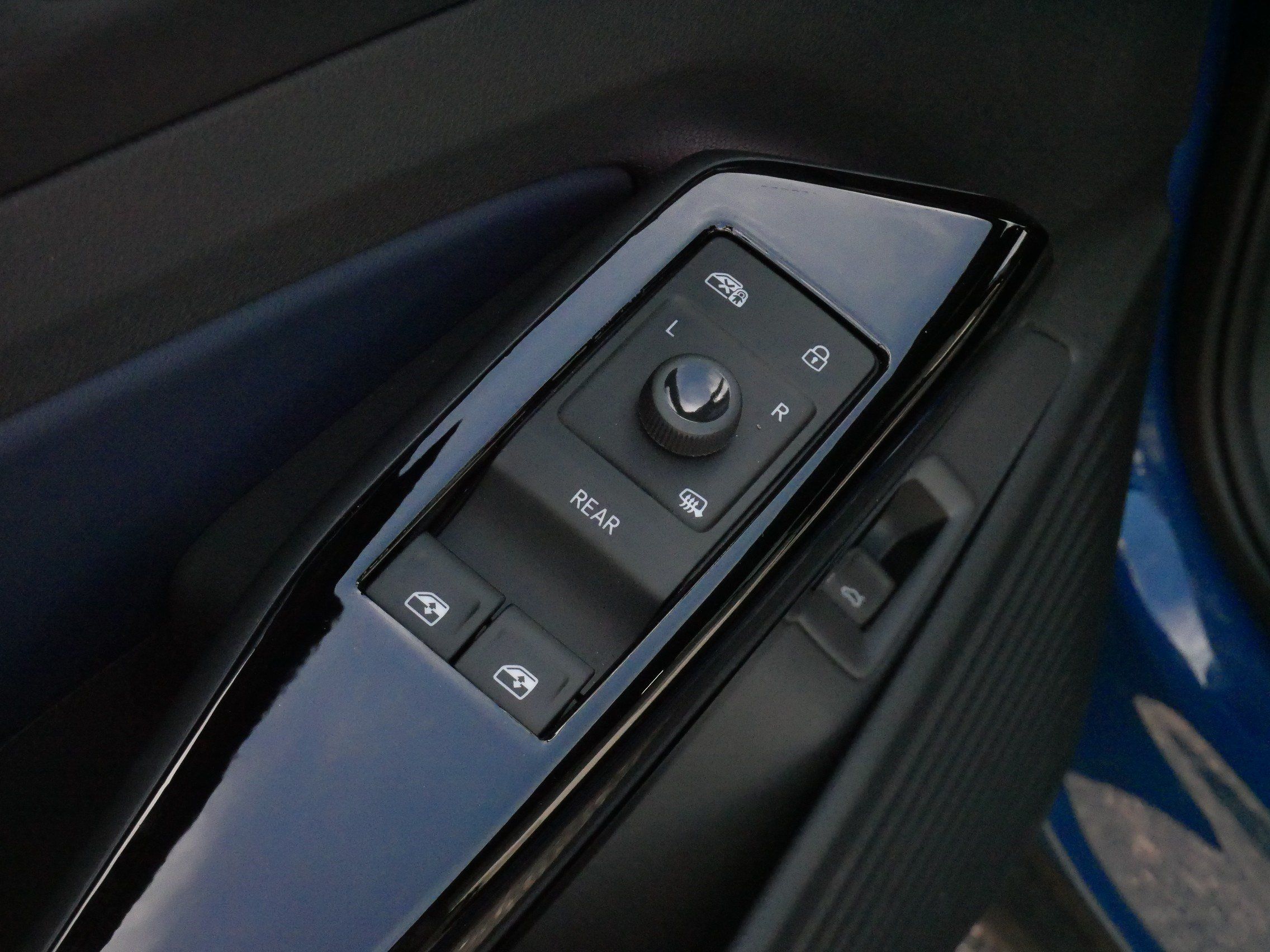 Used 2025 Volkswagen ID.4 Pro S AWD/4WD image 19