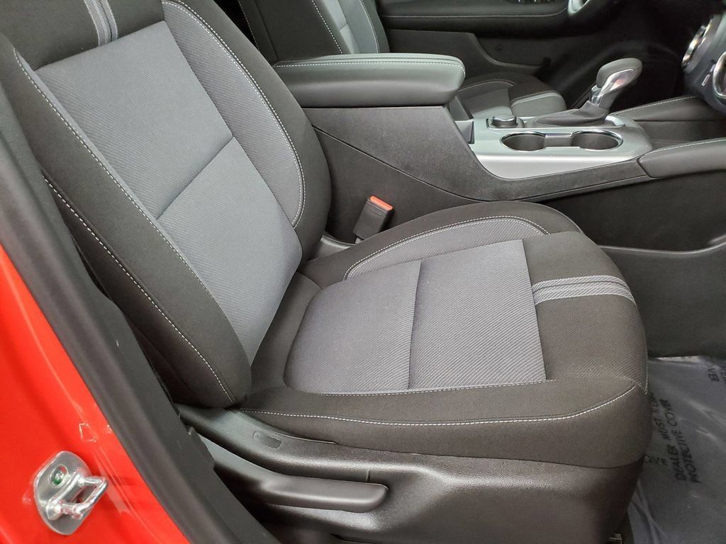 Used 2025 Chevrolet Blazer LT FWD image 23