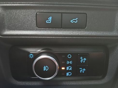 Used 2024 Ford Expedition Limited image 10