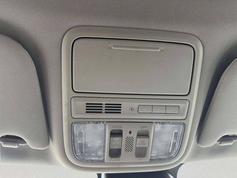 Used 2016 Honda Odyssey Touring Elite image 32