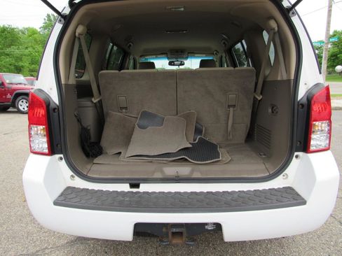 Used 2011 Nissan Pathfinder SV w/ Protection Pkg AWD/4WD image 16