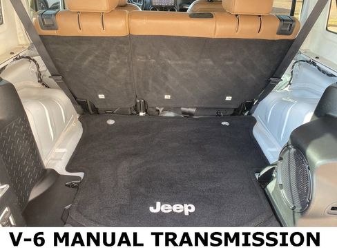 Used 2013 Jeep Wrangler Unlimited Sahara image 17