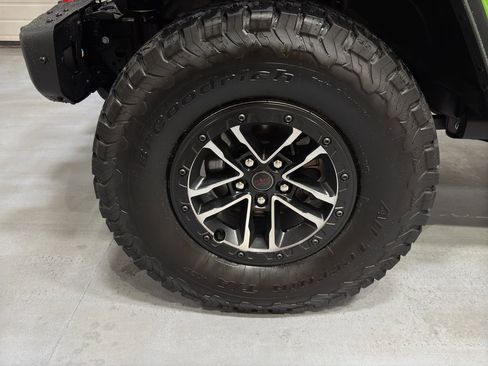Used 2025 Jeep Wrangler Unlimited Rubicon w/ XTREMEE 35" Tire Package AWD/4WD image 9