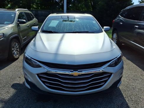 Used 2020 Chevrolet Malibu LT w/ Leather Package FWD image 2
