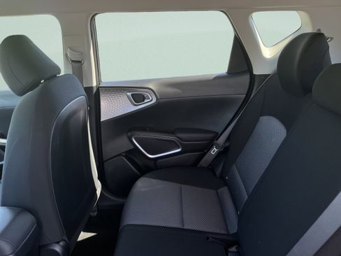 Used 2025 Kia Soul LX w/ LX Technology Package FWD image 20