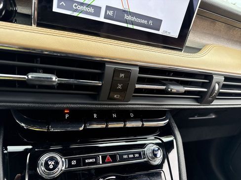 Used 2021 Lincoln Corsair Reserve w/ Sport Package image 18