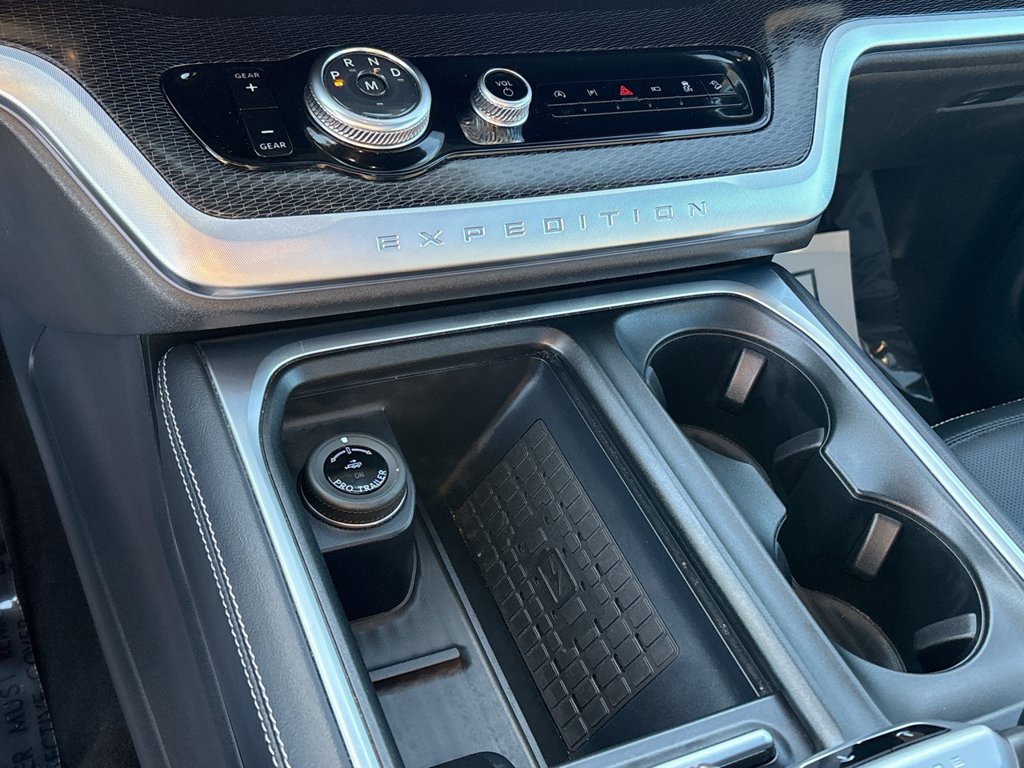 Certified 2025 Ford Expedition Max Platinum w/ Stealth Appearance Package AWD/4WD image 38