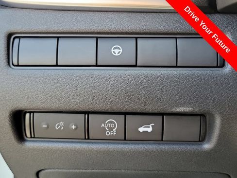 Used 2023 Nissan Rogue SL w/ SL Premium Package FWD image 18