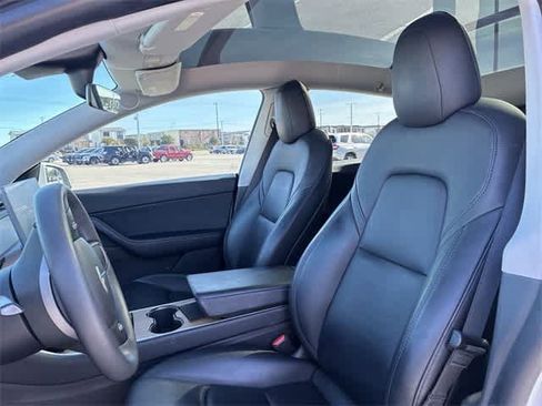 Used 2021 Tesla Model Y Long Range image 16