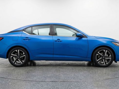 Used 2025 Nissan Sentra SV FWD image 11