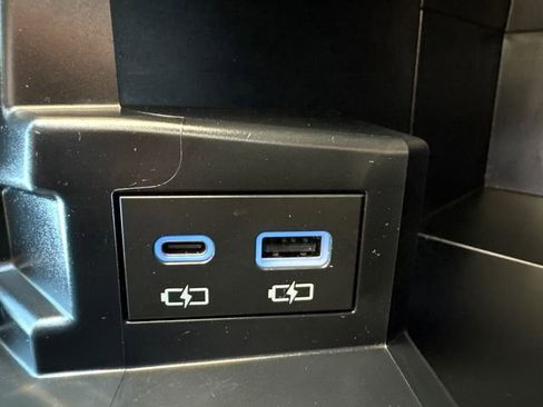 Used 2024 Toyota Sienna XSE image 35