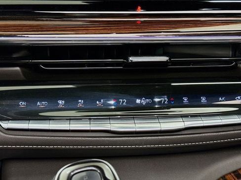 Used 2022 Cadillac Escalade Premium Luxury image 18