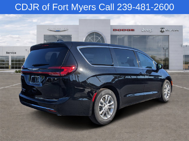 New 2026 Chrysler Pacifica Select FWD image 3