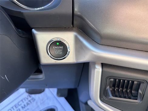 Used 2024 Ford Expedition Max XLT image 22