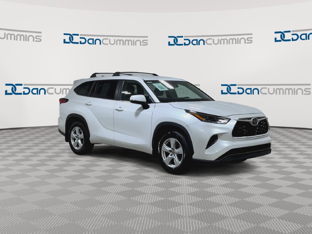 Used 2023 Toyota Highlander L FWD image 2