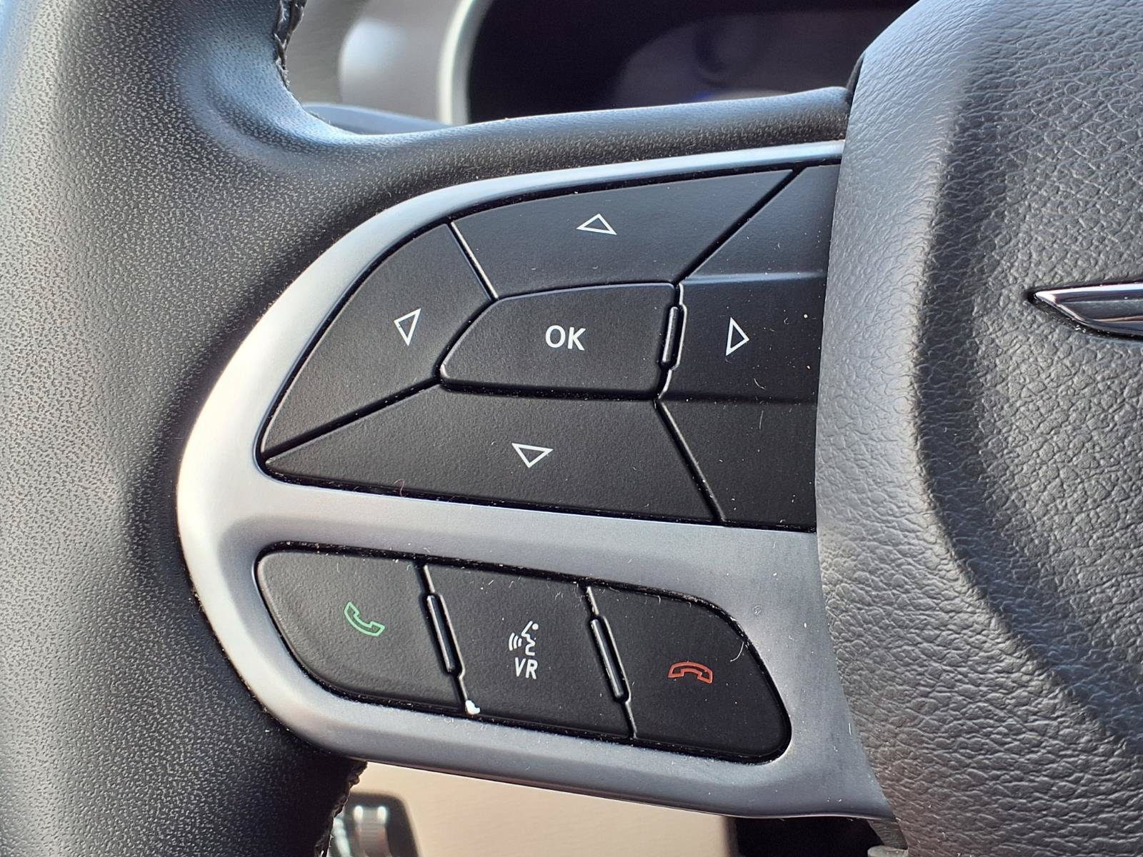 Used 2024 Chrysler Pacifica Limited FWD image 29