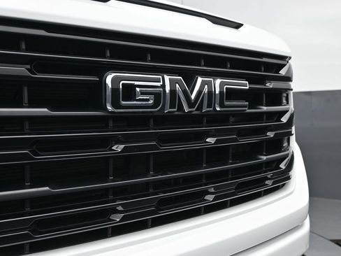 Used 2025 GMC Sierra 1500 Elevation w/ Preferred Package image 13