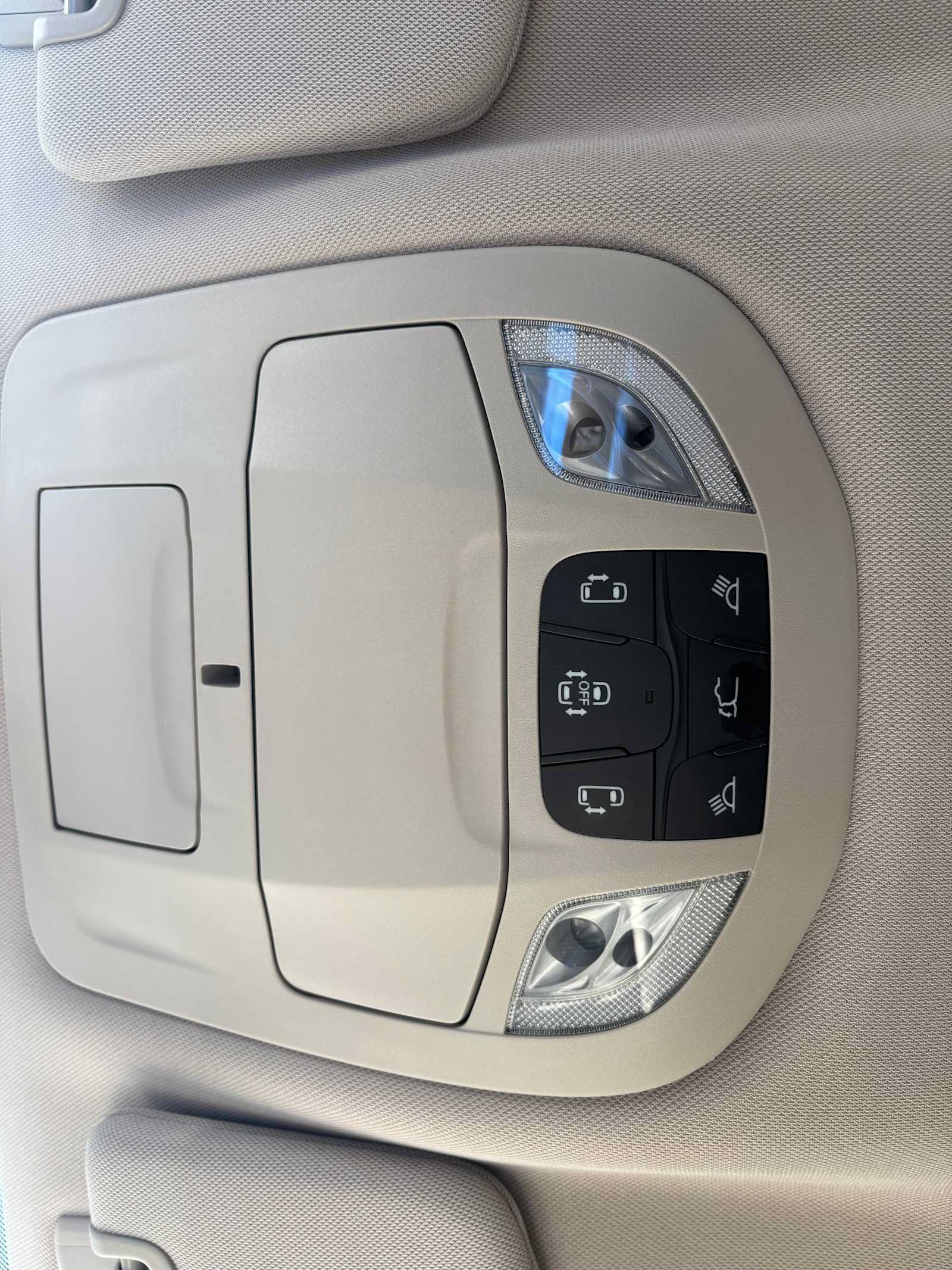 Used 2020 Chrysler Pacifica Limited w/ Advanced Safetytec Group FWD image 36