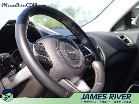 Used 2019 Jeep Compass Latitude w/ Cold Weather Group AWD/4WD image 27