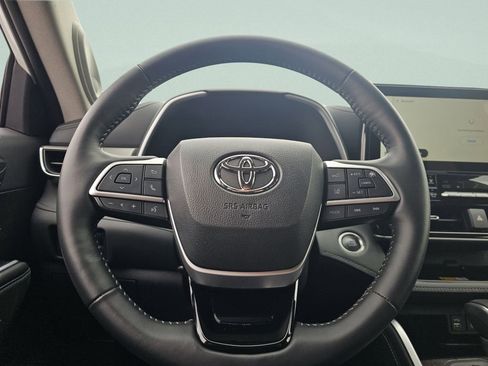 Used 2025 Toyota Highlander Limited AWD/4WD image 31