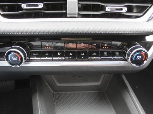 Used 2025 Chevrolet Equinox LT w/ Convenience Package II FWD image 30