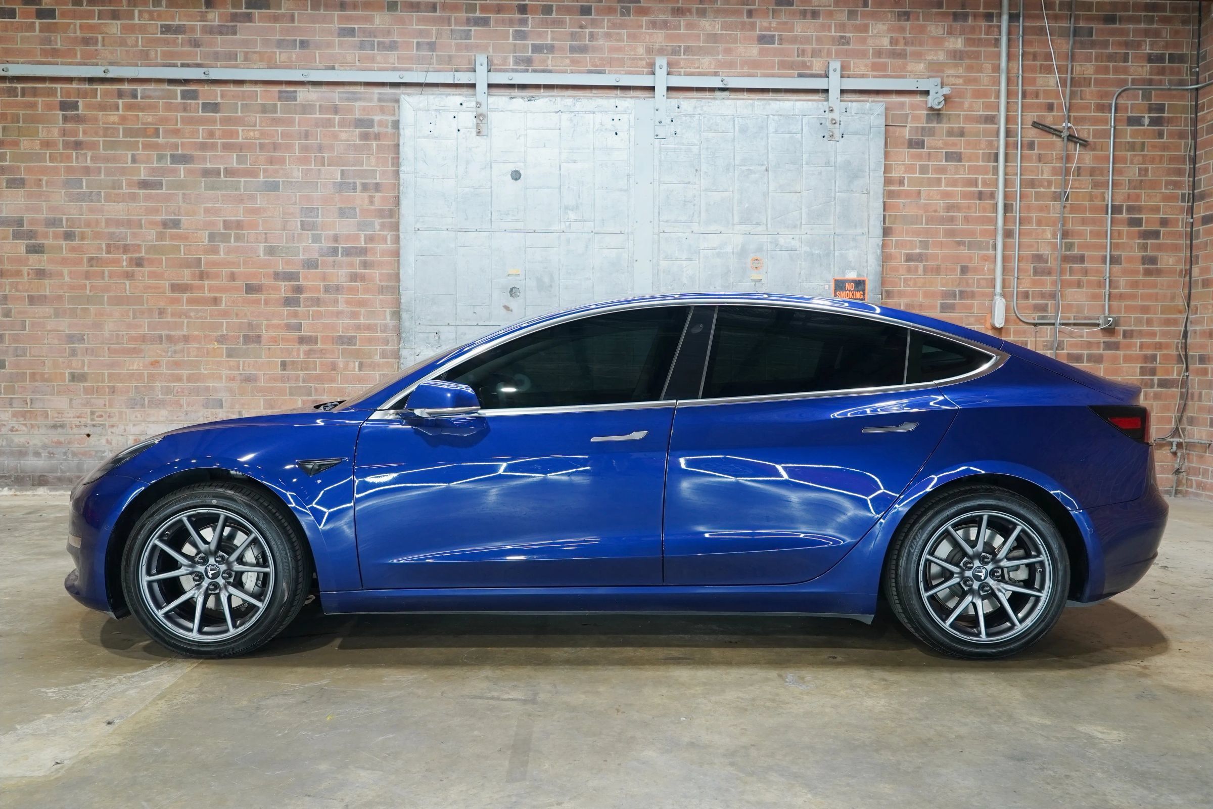 Used 2020 Tesla Model 3 Standard Range Plus RWD image 1
