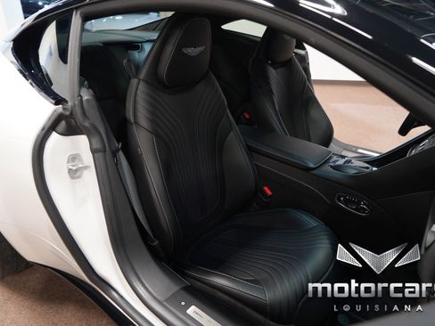 Used 2018 Aston Martin DB11 Coupe image 36