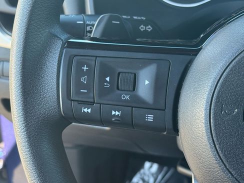 Used 2023 Nissan Rogue SV image 18