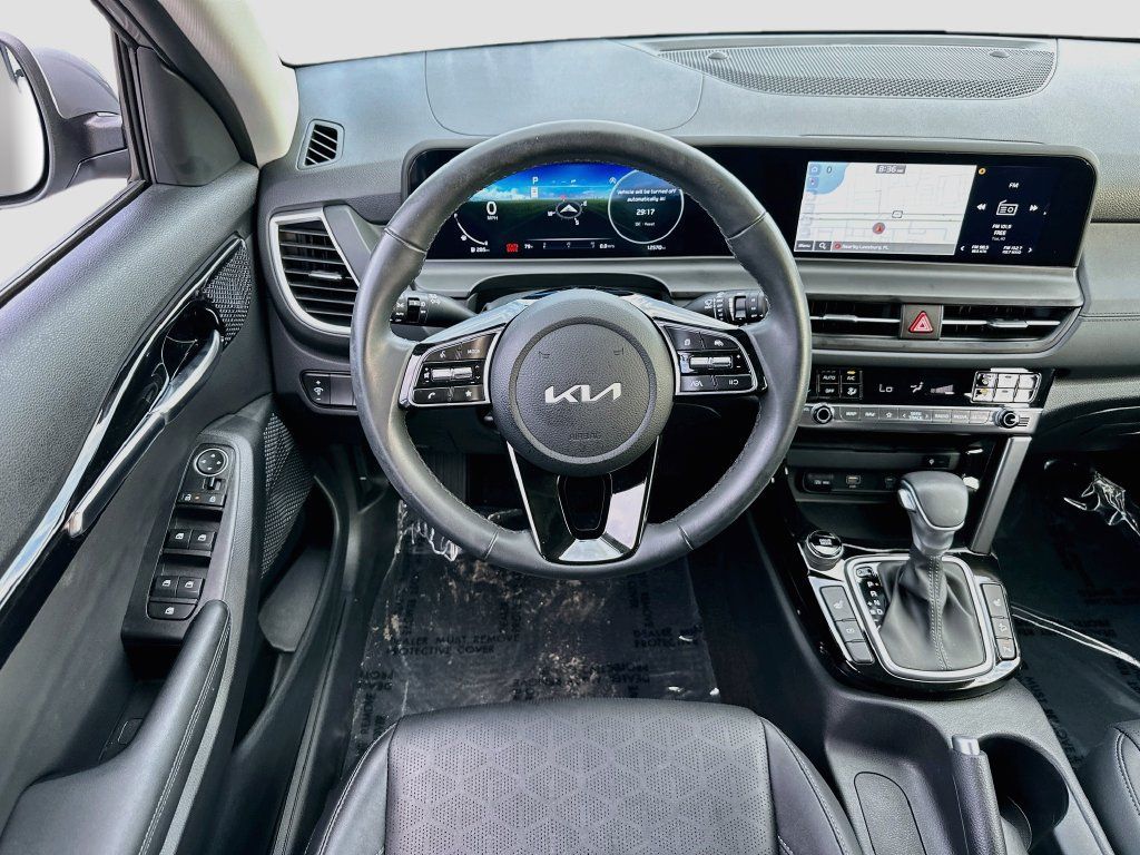Used 2025 Kia Seltos EX w/ EX Sunroof Package FWD image 23