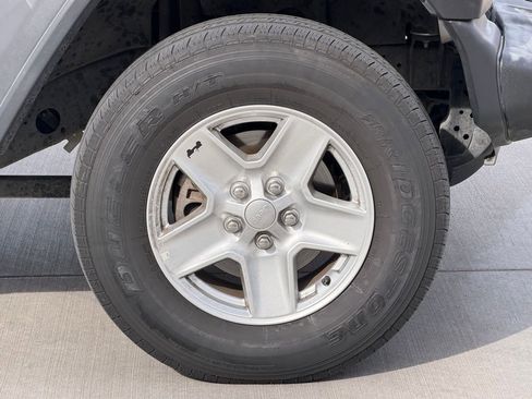 Used 2020 Jeep Gladiator Sport w/ Quick Order Package 24S image 11