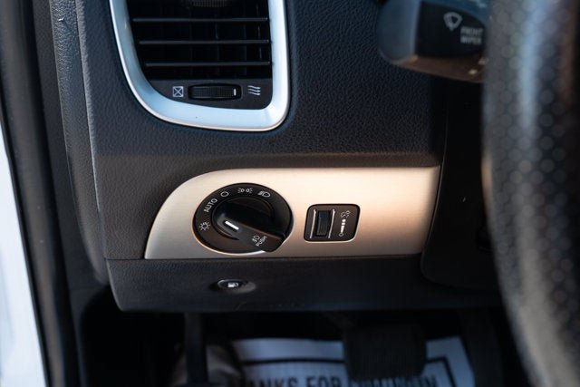 Used 2020 Dodge Durango SXT w/ 3rd Row Seating Group RWD image 25