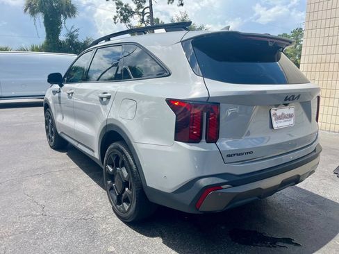Used 2025 Kia Sorento SX Prestige w/ Sage Leather Package AWD/4WD image 3