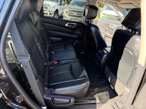 Used 2016 Nissan Pathfinder Platinum w/ Family Entertainment Package AWD/4WD image 39