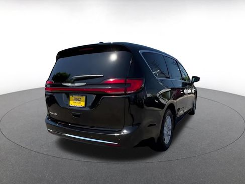 Used 2024 Chrysler Pacifica Touring-L FWD image 14