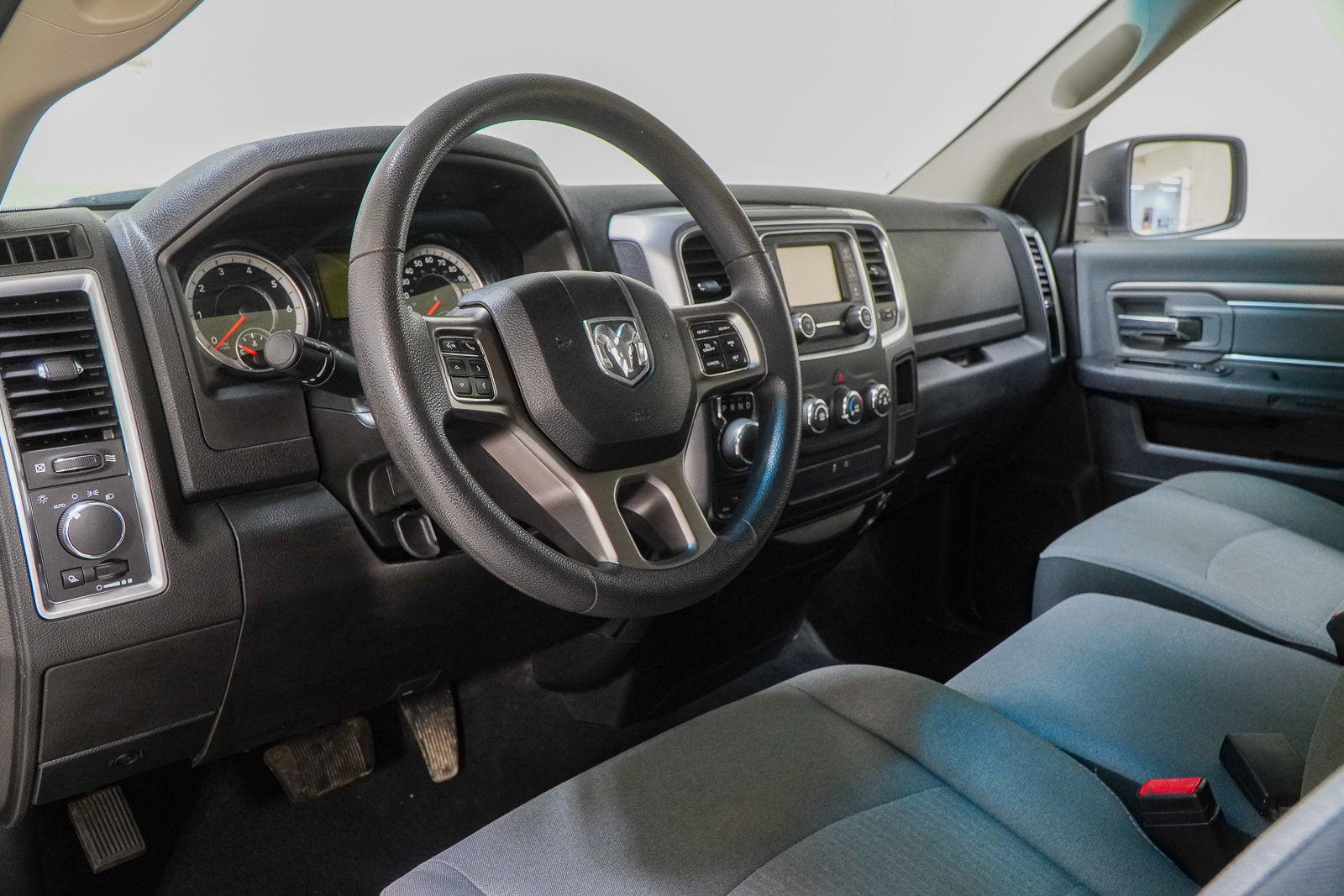 Used 2022 RAM 1500 Classic SLT AWD/4WD image 22