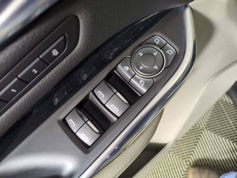 Used 2019 Cadillac XT4 Premium Luxury image 14