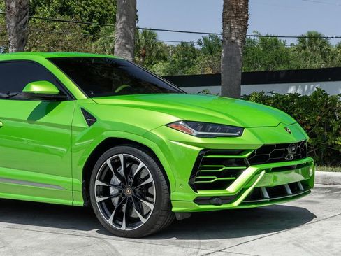 Used 2022 Lamborghini Urus AWD/4WD image 11
