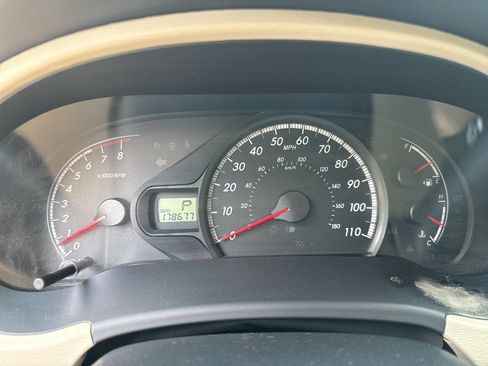 Used 2013 Toyota Sienna LE w/ Towing Pkg FWD image 13