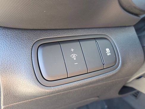 Used 2025 Hyundai Venue SE image 26