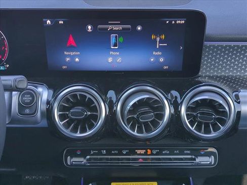 New 2026 Mercedes-Benz GLB 250 image 12