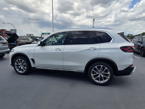 New 2026 BMW X5 xDrive40i w/ Premium Package AWD/4WD image 6
